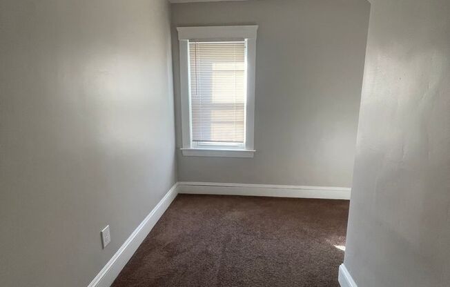 2 beds, 1 bath, $950, Unit Unit 2