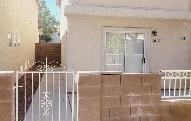 Townhouse with 2 Car Garage in NLV