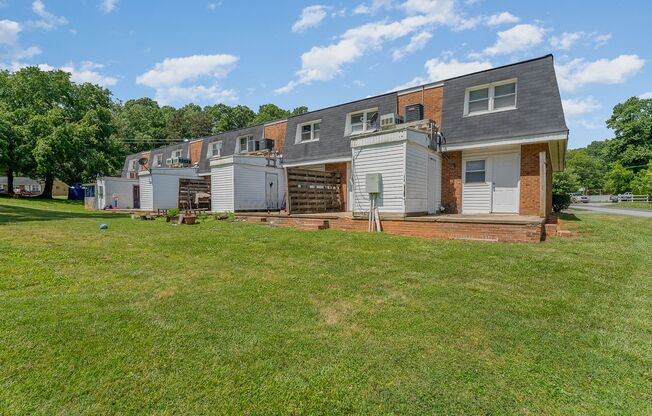 2 beds, 1.5 baths, 1,160 sqft, $949