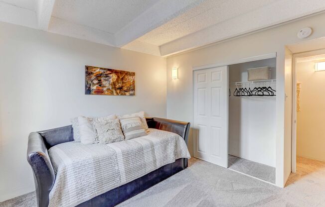 2 beds, 1.5 baths, 864 sqft, $1,775, Unit 5204