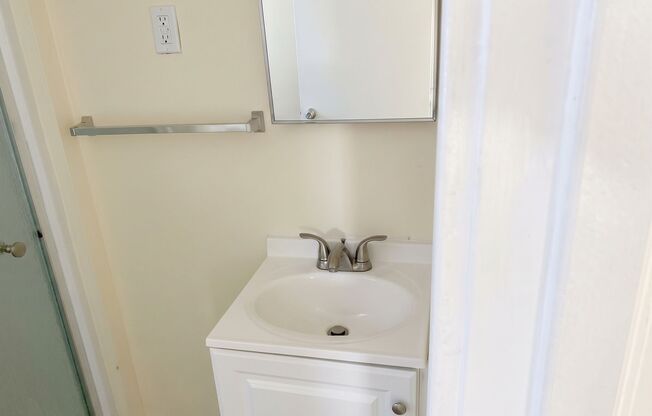 Studio, 1 bath, 350 sqft, $1,238, Unit C1