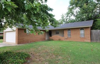 Large 3 bedroom, 2 bath, 2 car garage home in Norman close to campus