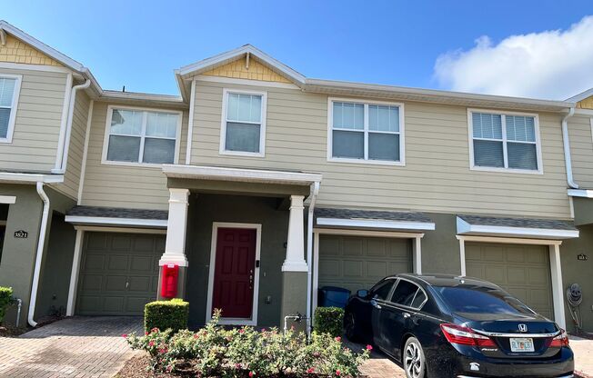 Pond view!!  3Bed/2.5Bath/1car Garage Townhouse in the Gated community of Heritage Commons.