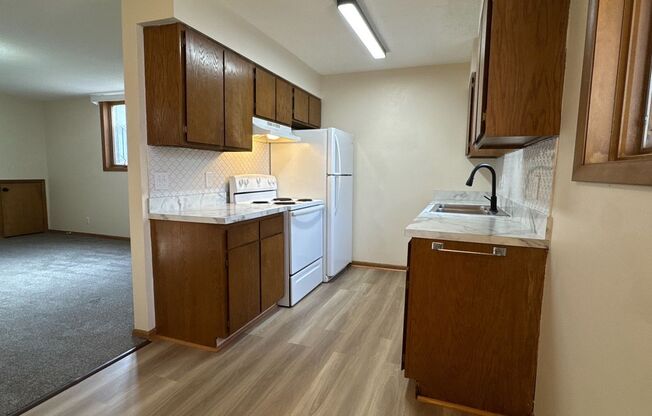 1 bed, 1 bath, $775, Unit 5