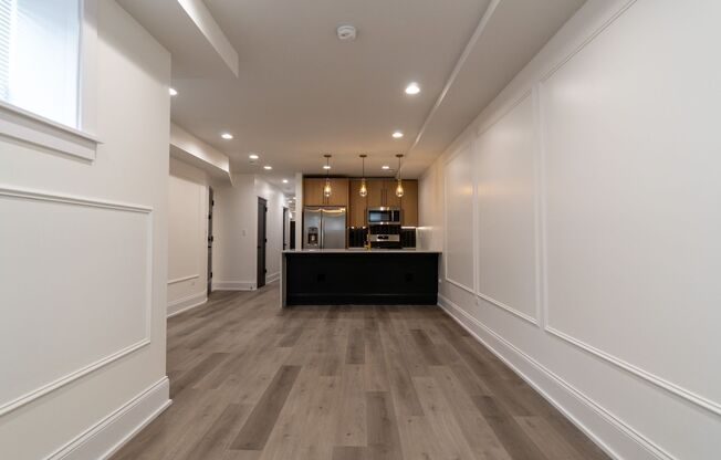 Contemporary 2-Bed, 2-Bath Garden Apartment in Uptown – Move-In Ready!