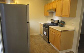 2 beds, 1.5 baths, $1,795, Unit 405 Webster Street, 3