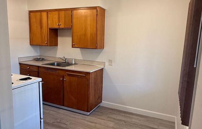 W1317 -  Hudson's Bay Court