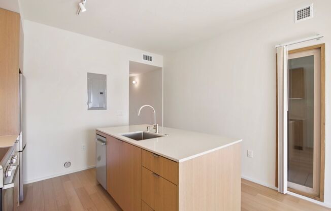1 bed, 1 bath, $2,495, Unit 305