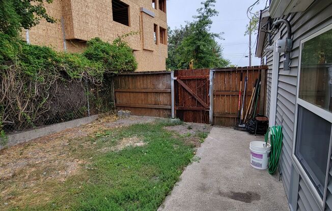 2 beds, 1 bath, $2,300