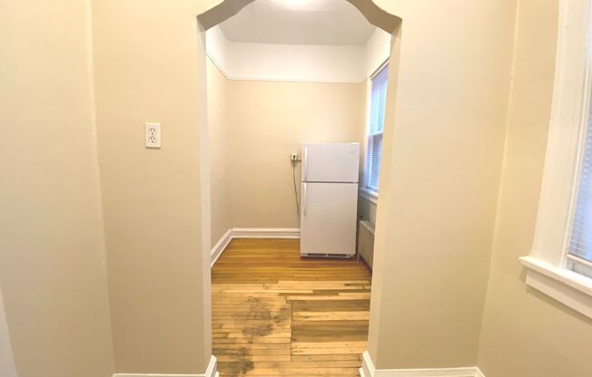 1 bed, 1 bath, $995, Unit 12