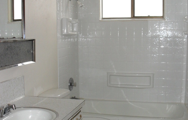 2 beds, 1 bath, 800 sqft, $1,825, Unit 306