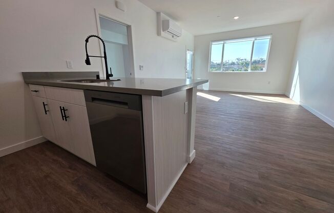 1 bed, 1 bath, 651 sqft, $2,545, Unit 2116-301