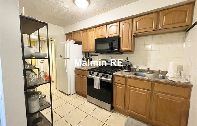 748 E 4 ST