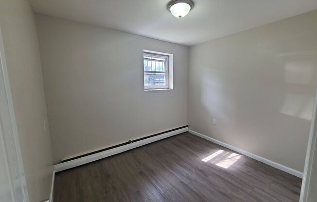 2 beds, 1 bath, $1,250, Unit A1