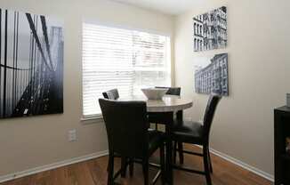 Bedford Oaks Apartments dining area