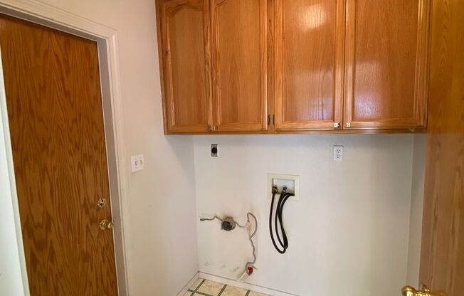 3 beds, 2 baths, $2,500