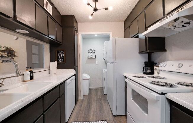 2 beds, 1 bath, 700 sqft, $850, Unit 230 D