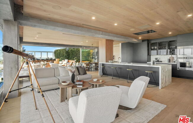 3 beds, 4 baths, 3,580 sqft, $29,900, Unit PHE
