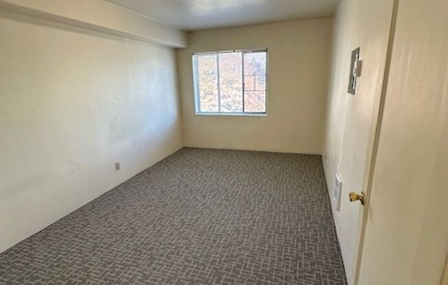 2 beds, 1 bath, 689 sqft, $1,375, Unit 402A