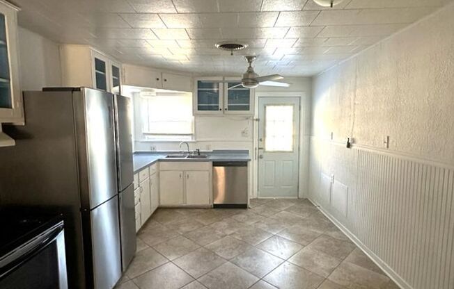 3 beds, 2 baths, $1,495