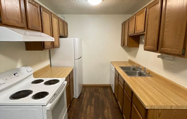 2 beds, 1 bath, 850 sqft, $830, Unit 701 - 12C