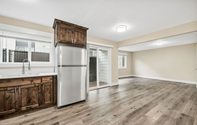 2 beds, 1 bath, 880 sqft, $1,395, Unit #1