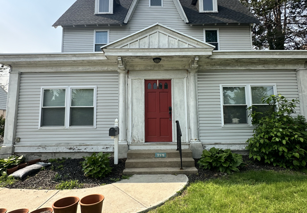 219 W CHESTER PIKE