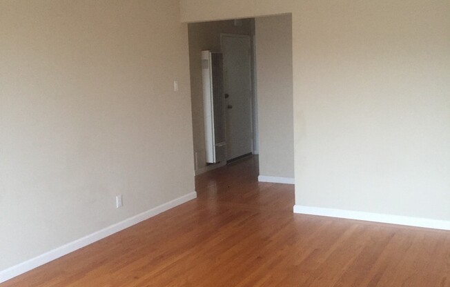 1 bed, 1 bath, 600 sqft, $2,300