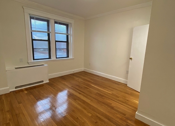 3 beds, 1 bath, 960 sqft, $3,100, Unit 8