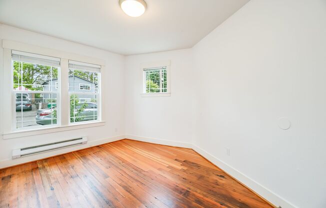 Amazing 3bed/1bath Fourplex with Private Backyard!