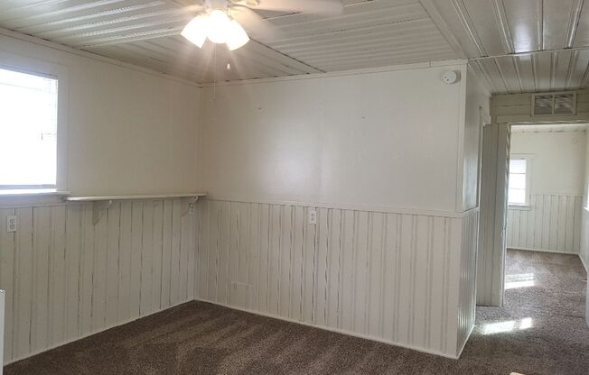 921 Willow St Unit A - Cozy upstairs 1BR 1BA apartment near Downtown, VA and Renown Hospitals