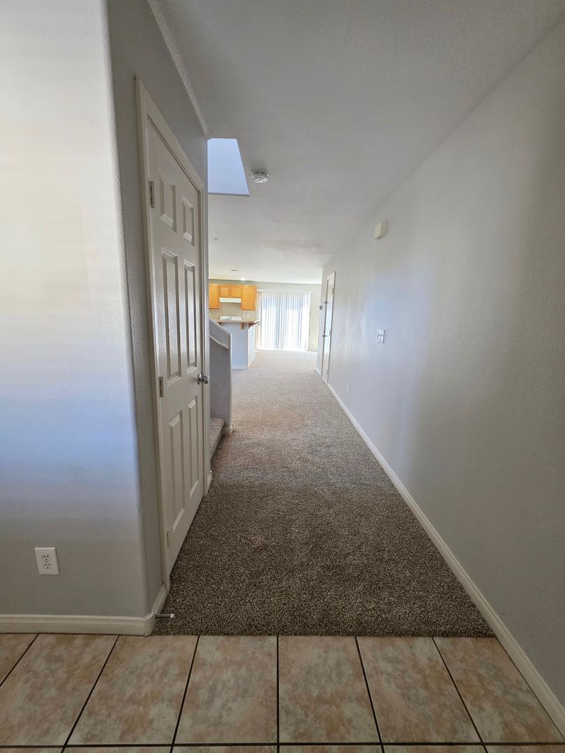 Spacious 3BD in Gated Community – Water Included
