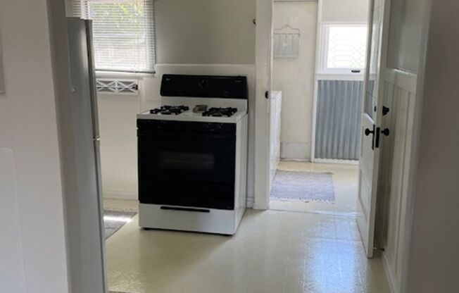 2 bedroom 1 bath Brea $3200
