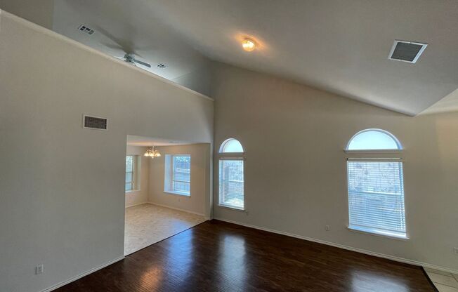 - MASTER BEDROOM DOWNSTAIRS - WASHER DRYER REFRIGERATOR INCLUDED- COME SEE