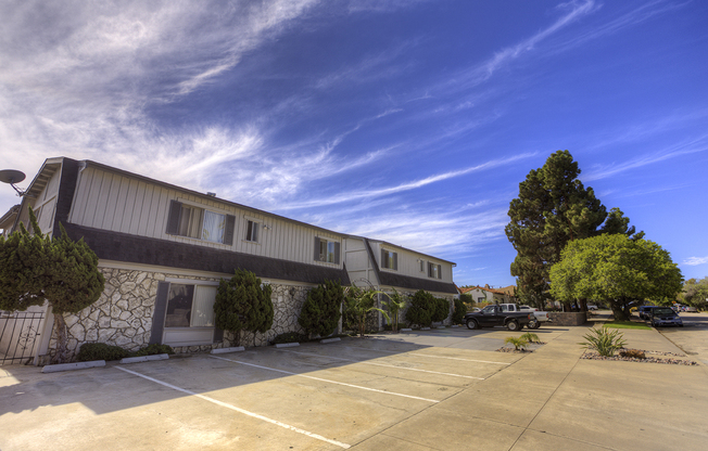 Spacious One Bedroom One Bathroom in Pacific Beach!!