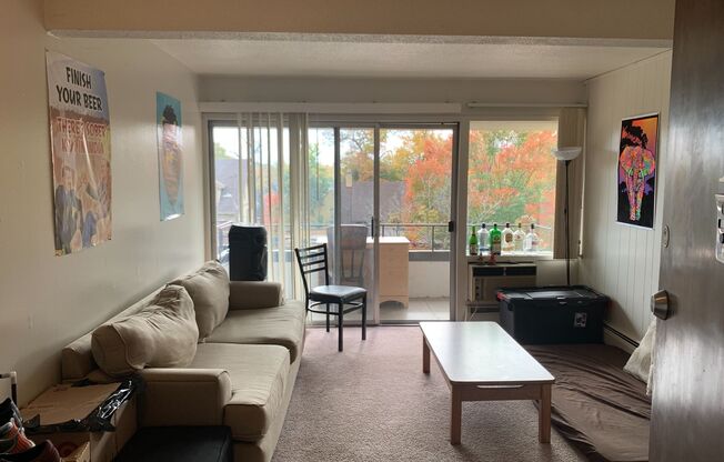 2 beds, 1 bath, 693 sqft, $2,385, Unit 16