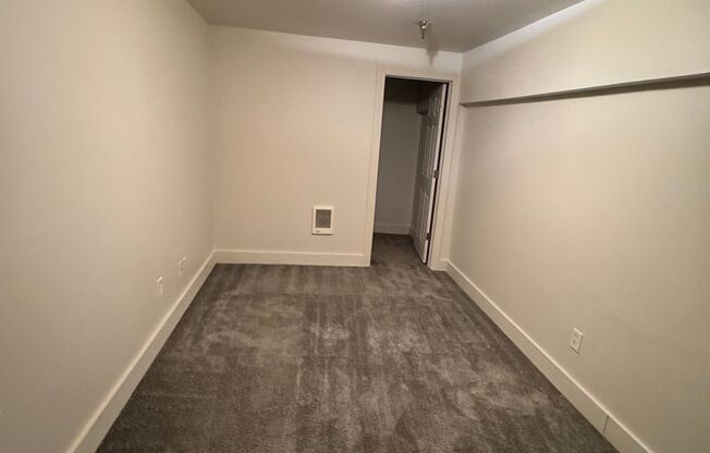 2 beds, 1 bath, 750 sqft, $1,100, Unit 9