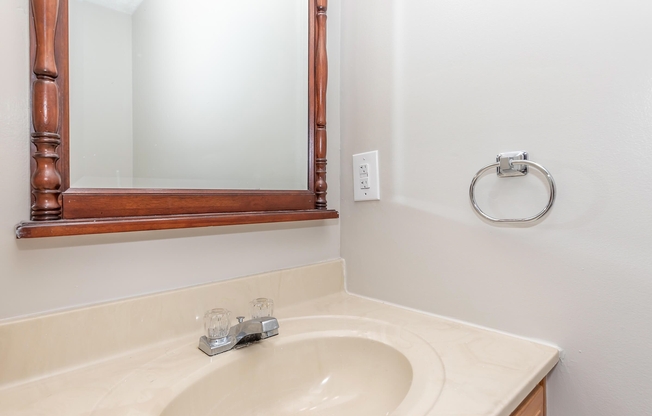 2 beds, 1.5 baths, 885 sqft, $1,194