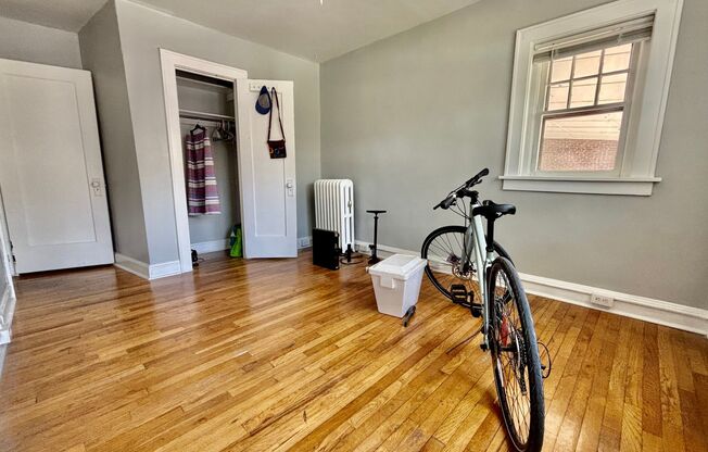 3600-3606 W Roanoke Parkway