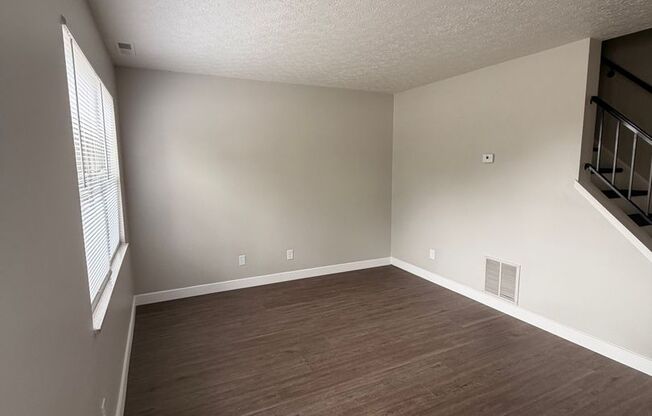 2 beds, 1 bath, 885 sqft, $1,150