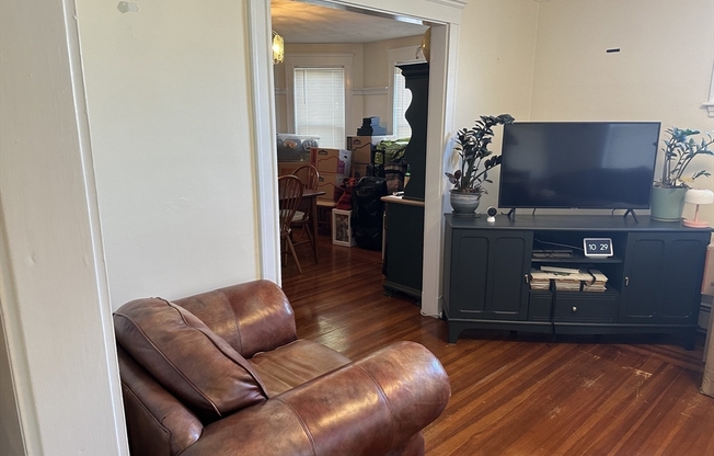 2 beds, 1 bath, 900 sqft, $2,550, Unit 1