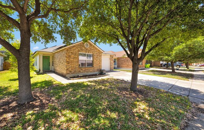 Beautiful rental home located in NW San Antonio. Available for ASAP move in!