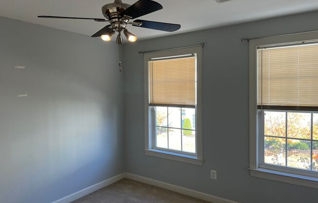 3 beds, 2.5 baths, $3,000