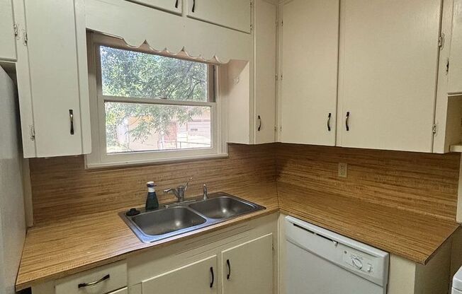 3 beds, 1 bath, $1,950