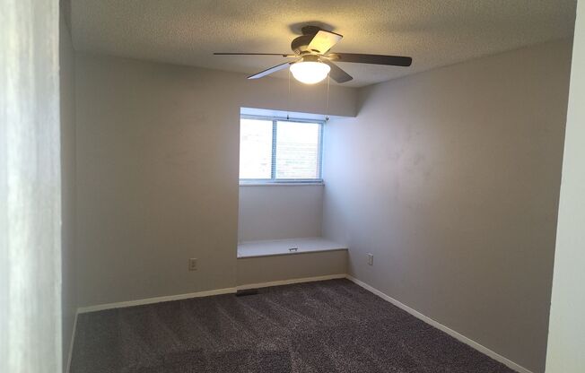 2 beds, 1 bath, $1,250, Unit C