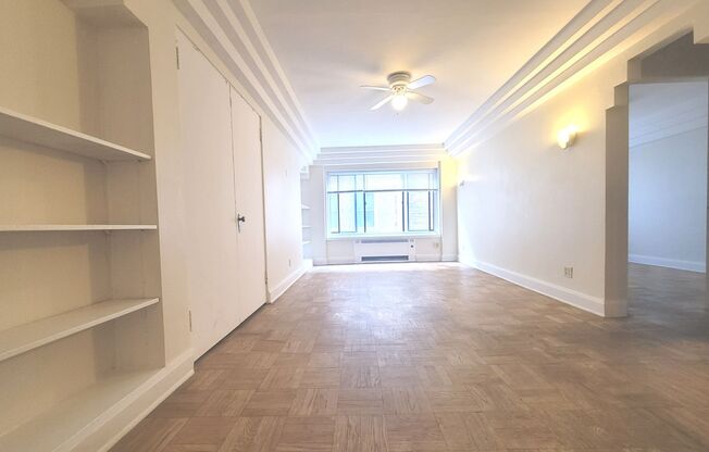 1 bed, 1 bath, $1,075, Unit 307