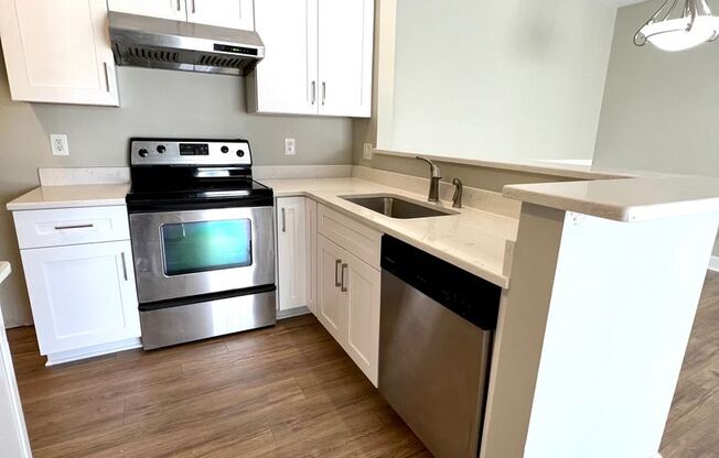 Freshly Renovated 2 Bed 1 Bath Condo in Lenox Village Available Dec 5! $1400