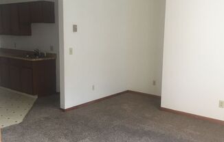 2 beds, 1 bath, $800, Unit 1816 #07