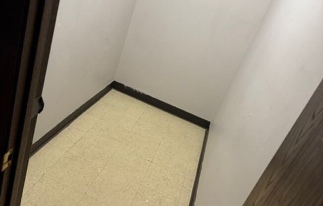 3 beds, 1 bath, 1,125 sqft, $800, Unit CC-735-5B