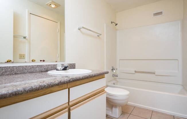 Caldera at Sunnybrook | The Landing Bathroom